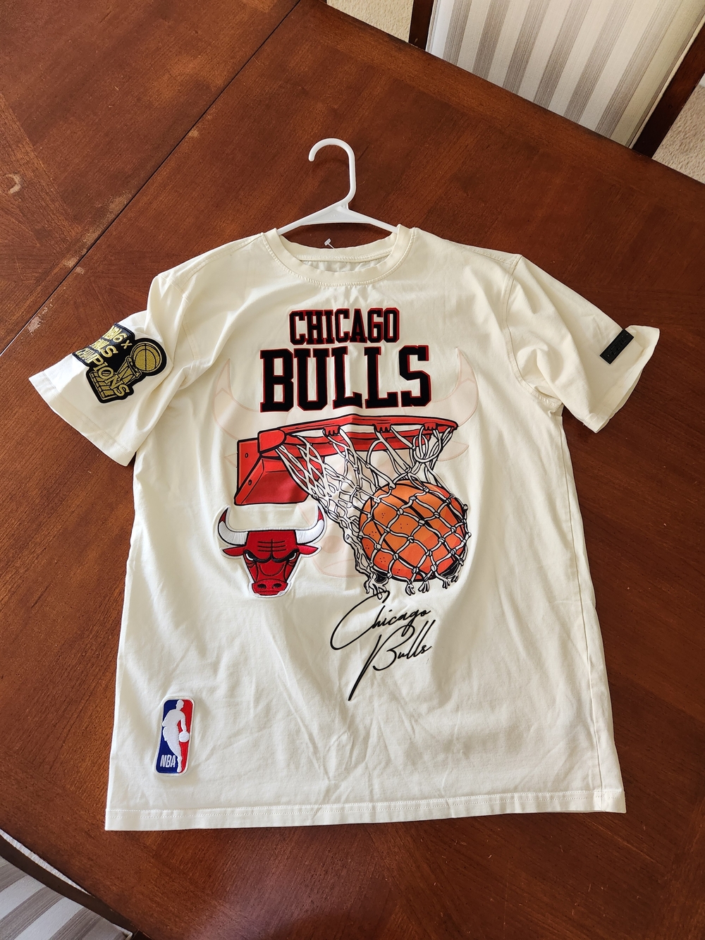 Pro Standards Chicago Bulls Cream Graphic Short Sleeve Tee - Men Small Like New
